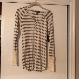 Ribbed black and cream top with lace sleeves.